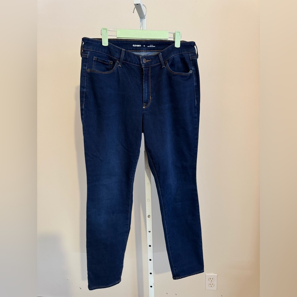 Old Navy Skinny Jeans. Size 12. Dark wash blue. 29 inch inseam